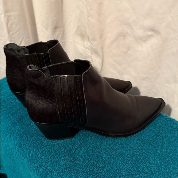 Dolce Vita “Shana” Black Leather Ankle Booties women's sz 6 Fur Heel - Picture 4 of 10